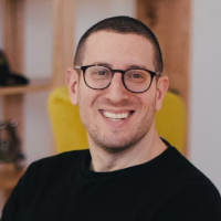 David, 35, Sales Lead
